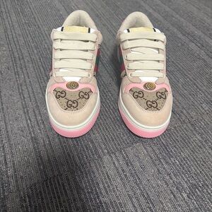 Gucci Women's Pink and Beige Sneakers